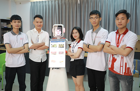 Đại học Duy Tân Tổ chức Lễ trao bằng Tốt nghiệp tháng 12/2019 Robot1-42