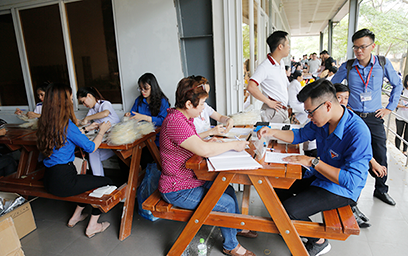 Hàng trăm Sinh viên Duy Tân tham gia Hiến máu Nhân đạo Sinhvienduytantrongmauaoxanhtinhnguyennhiettinhhotrocacybcsi-25