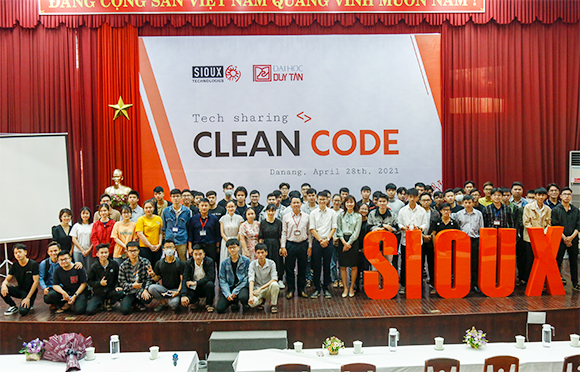 Sự kiện “Clean Code” và tuyển Thực tập sinh của Công ty Sioux tại Đại học Duy Tân Sioux-2-16