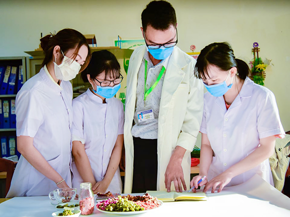 Trà thảo dược dành cho Phụ nữ của SV Duy Tân giành giải Khuyến khích lĩnh vực Công nghệ Chế biến 