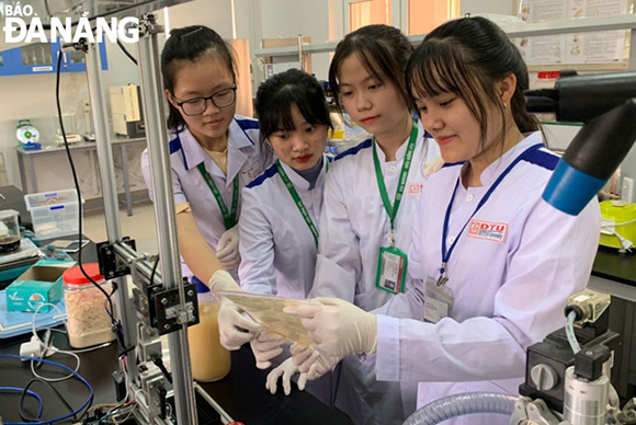 Làm khẩu trang bằng bã mía