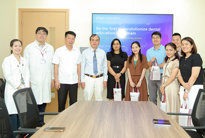Đại học Duy Tân Tiếp nhận máy iTero 5D từ Hãng Invisalign Tangmay-26