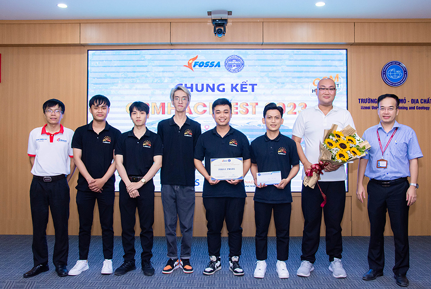 Đội DTU-DZ của ĐH Duy Tân được trao giải Nhất tại Cuộc thi OSM Hackfest 2023