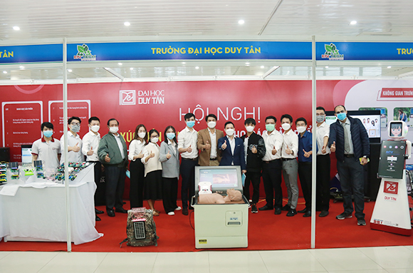 SV ĐH Duy Tân giành giải nhất và giải ba tại 'Sáng kiến Năng lượng Bền vững Tl1-39