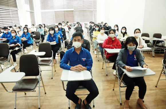 Học sinh THPT tham quan Đại học Duy Tân cùng tìm hiểu Khoa học Công nghệ và Tương lai Tq1-6