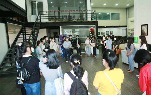 Học sinh THPT tham quan Đại học Duy Tân cùng tìm hiểu Khoa học Công nghệ và Tương lai Tq16-46