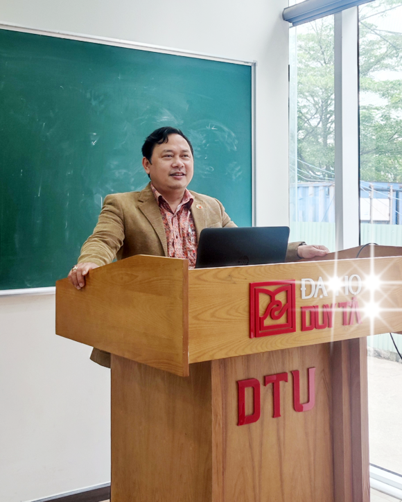 Duy Tân vào Top 10 các trường đại học tư thục Đông Nam Á năm 2022 Tq25-78