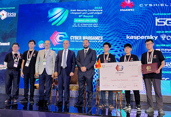 Sinh viên Duy Tân đoạt giải nhì tại ARAB Security Cyber Wargames ở Ai Cập