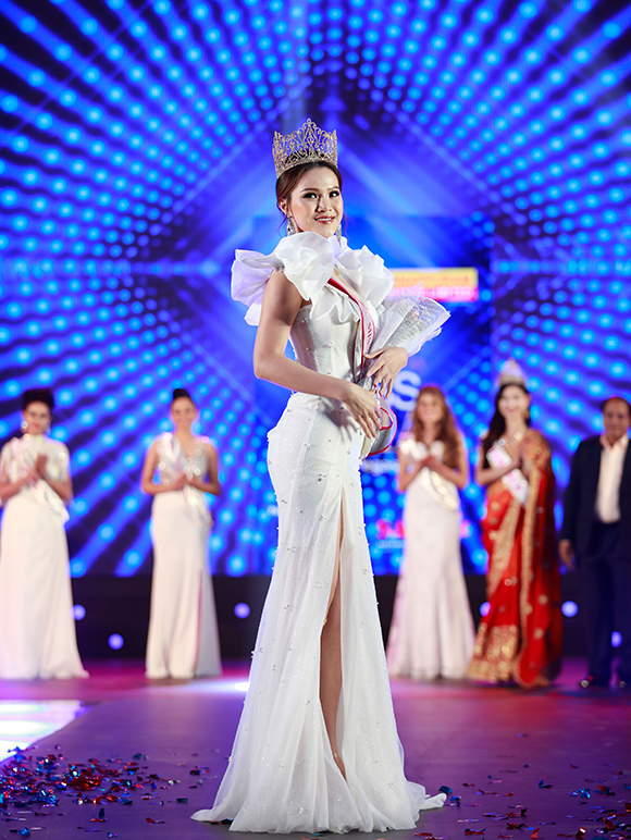 Yến Trang rạng rỡ đăng quang Hoa hậu Châu Á 2019