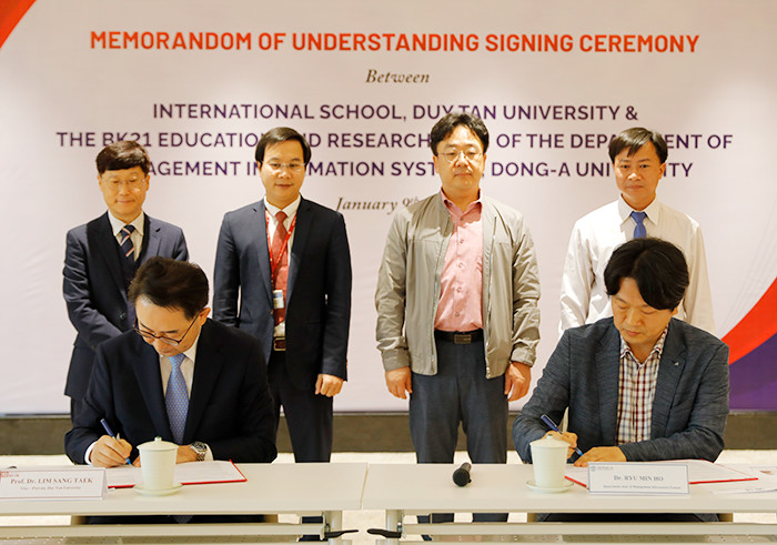 Trường Đào tạo Quốc, Đại học Duy Tân ký kết MOU với Khoa Hệ thống Thông tin Quản lý, Đại học Dong-A Z4030837417923_17746fab5a94bbc4c325b6fb63cbb35d-75