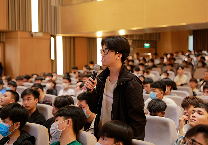 Sinh viên Hào hứng với Game Talk: “Nghề Game không khó vì có Gear lo” Z4263048674268_c3b44fc20964331cc1bcbf5b332f24fb-6