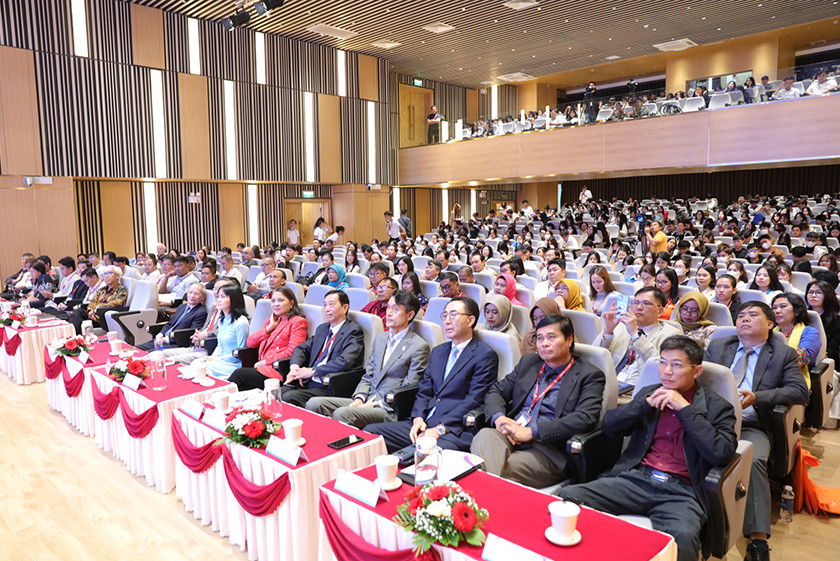 Hàng trăm chuyên gia từ các trường ASEAN tham gia hội nghị. Ảnh: Trường Đại học Duy Tân