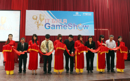Sinh viên ĐH Duy Tân - Sôi động cùng IT Gala Game Show 2012