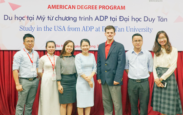 Sinh viên Chương trình ADP Giao lưu cùng Đại học Troy