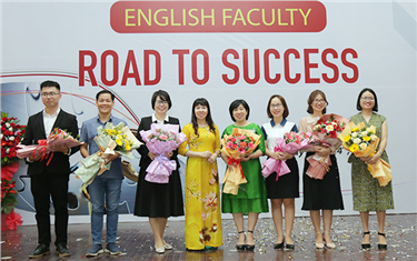 Sinh viên Khoa Tiếng Anh hào hứng với Chương trình “ROAD TO SUCCESS”
