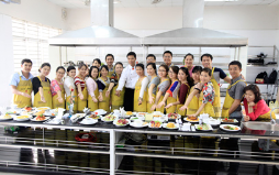 Đại học Duy Tân tổ chức khóa huấn luyện Nghiệp vụ Nấu ăn cho giảng viên