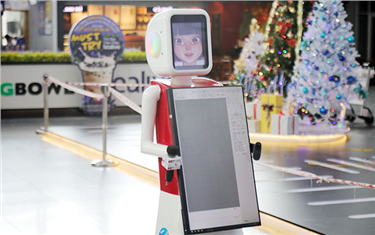 Trung tâm CEE chạy Thử nghiệm iRobt - Robot Hướng dẫn Hành khách đi Máy bay