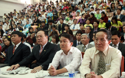 Đại học Duy Tân đón nhận Cờ thi đua xuất sắc của Thủ tướng Chính phủ