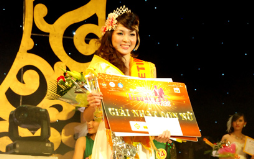 Nguyễn Trần Mỹ Linh lộng lẫy đăng quang Miss VIETIN 2012