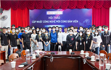 Sinh viên Đại học Duy Tân tham dự Hội thảo “Cập nhật Công nghệ mới cùng Bản Viên”