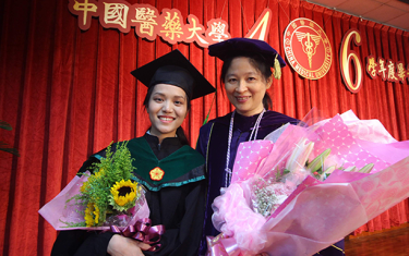 Thầy và trò Đại học Duy Tân cùng nhận bằng Thạc sĩ tại Đại học China Medical, Đài Loan