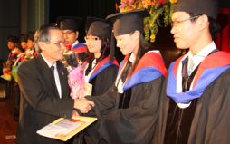 Hơn 1.400 Tân Cử nhân Tốt nghiệp tại Đại học Duy Tân