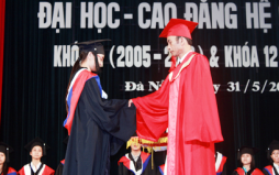 Lễ phát bằng tốt nghiệp năm 2010