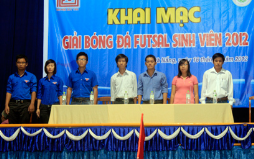 Sôi động cùng giải bóng đá Futsal sinh viên Duy Tân 2012