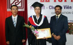 Đại học Duy Tân: trao bằng tốt nghiệp cho các sinh viên NIIT