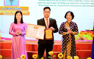 Giảng viên Đại học Duy Tân được Trao tặng Danh hiệu “Nhà giáo trẻ Tiêu biểu” năm 2020