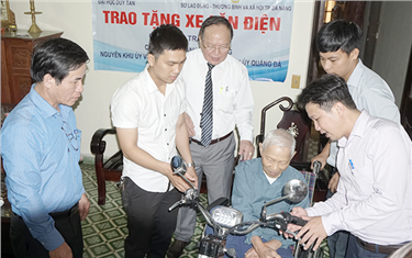 DTU Donates Electric Wheelchairs to Revolutionary Veterans