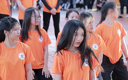 Dàn Khách mời Thần tượng hòa trong Không khí Chào đón Tân Sinh viên K28 Trường Du lịch