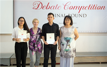 Vòng Chung kết Cuộc thi Tranh luận bằng tiếng Anh lần thứ 4 tại Đại học Duy Tân