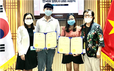 Sinh viên Đại học Duy Tân giành giải Nhì cuộc thi tiếng Hàn