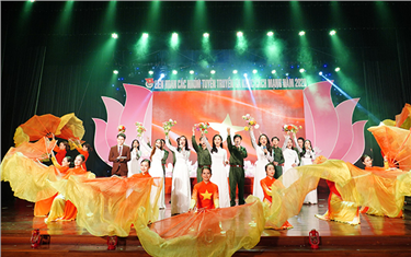Đội văn nghệ của Đại học Duy Tân vào Chung kết Liên hoan Các nhóm Tuyên truyền Ca khúc Cách mạng năm 2020