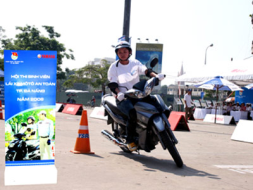Sinh viên ĐHDT tham gia hội thi sinh viên lái xe mô tô an toàn