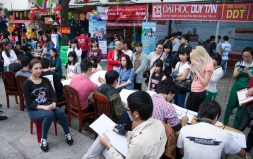 Học sinh Hào hứng với Gian hàng của DTU trong Ngày hội Văn hóa Dân gian