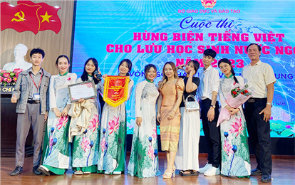 Lưu học sinh Lào của Đại học Duy Tân giành giải Ba cuộc thi Hùng biện tiếng Việt