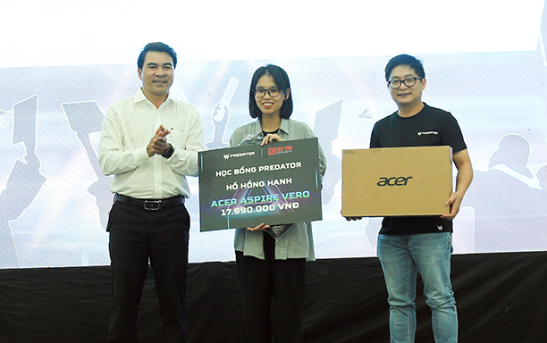 Sinh viên Duy Tân Trải nghiệm dòng Laptop mới Chuẩn bị Ra mắt của Acer