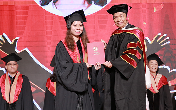 Đại học Duy Tân trao Bằng Tốt nghiệp Tiến sĩ và Thạc sĩ năm học 2022-2023