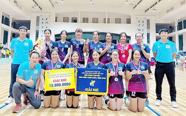 Đội tuyển nữ bóng chuyền ĐH Duy Tân là Á quân toàn quốc 2023