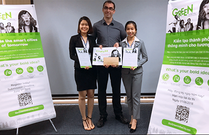 Nguyễn Thị Thanh (ngoài cùng bên trái) - Sinh viên ngành Quản trị Kinh doanh chương trình ADP liên tiếp Vô địch Cuộc thi Go Green in the City Việt Nam 2017, 2018