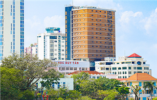Cùng MC Hồng Loan và Nguyễn Thị Trân Châu 'Khám phá trường học' tại Đại học Duy Tân 