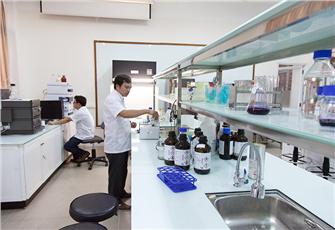 Phòng Thí nghiệm Sinh học Phân tử với máy móc hiện đại
