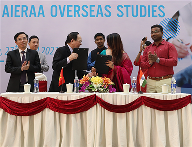 Moa Signing Ceremony between Duy Tan University anh Aieraa Overseas Studies
