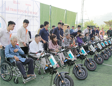 DTU Gives Electric Wheelchairs to the Disabled in Danang