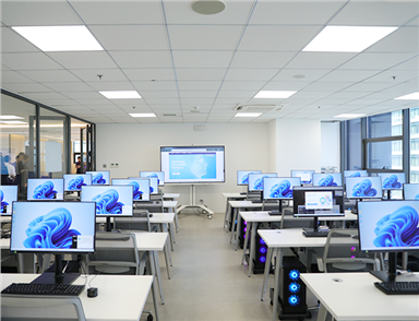 Samsung Awards High-Configuration Computers Worth 1.3 Billion VND to the DTU IT Lab