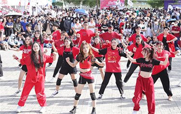 Ngày hội Chào đón tân sinh viên K28 của Đại học Duy Tân