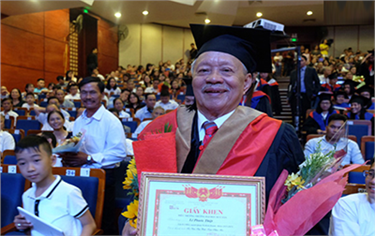 Lê Phước Thiệt -  Cụ ông cao tuổi nhất Việt Nam hoàn thành Chương trình Thạc sĩ tại DTU